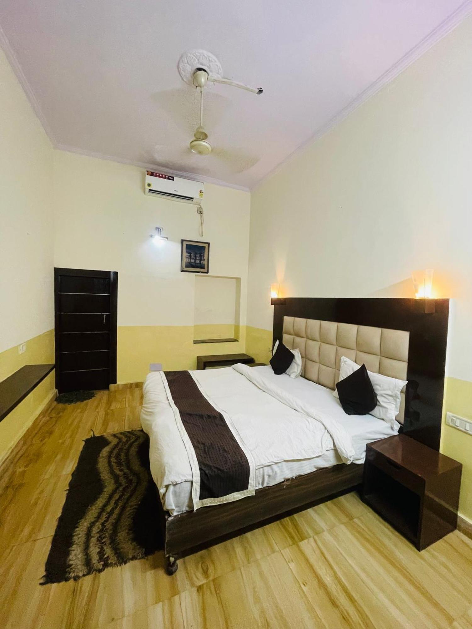 Hotel Fusion Best Rooms Agra  Exterior foto